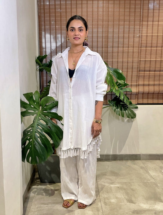 Lounge - White with tassels